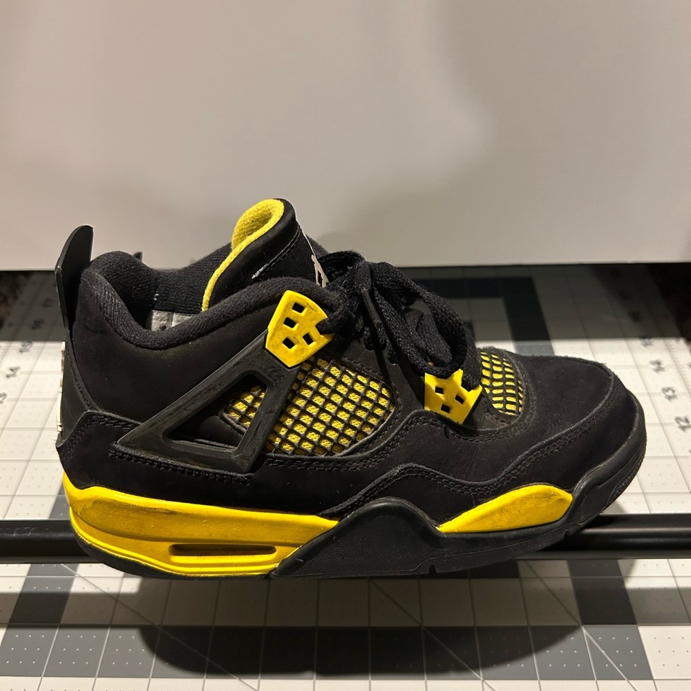 Air Jordan 4 Retro Thunder youth